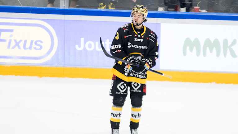 Eemil Erholtz jäällä.