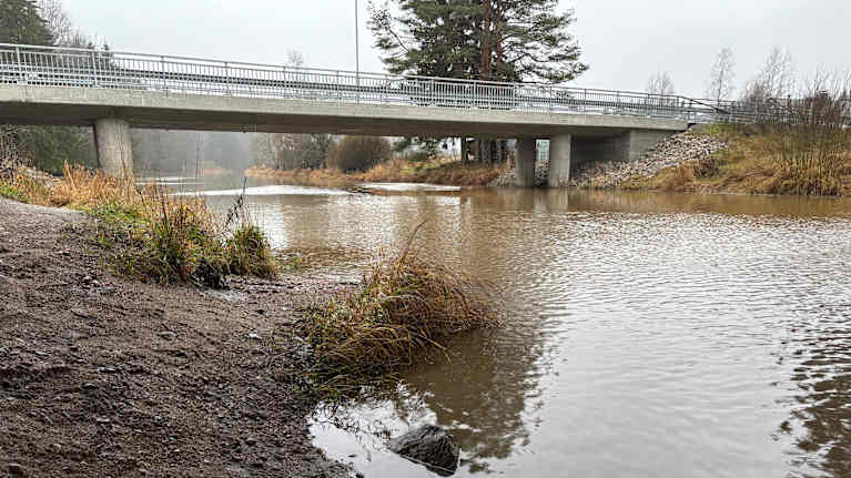 Porvoonjoki Orimattilassa ja sen ylittävä maantiesilta.