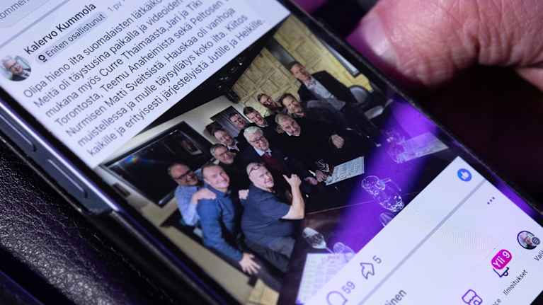 Ryhmäkuva Kalervo kummola somesta. Mukana iso joukko suomalaisia kiekko-ikoneja.