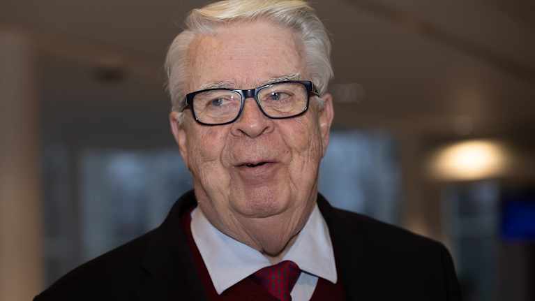 Kalervo Kummola 80-vuotishaastattelussa Tampere-talolla.