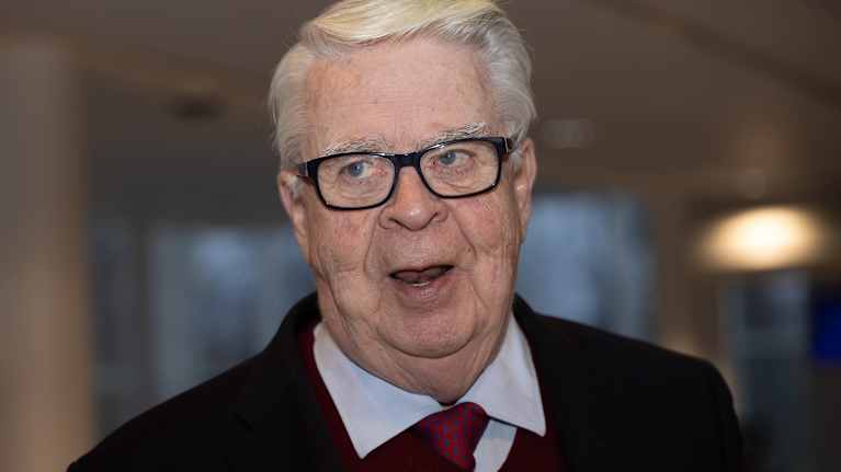 Kalervo Kummola 80-vuotishaastattelussa Tampere-talolla.