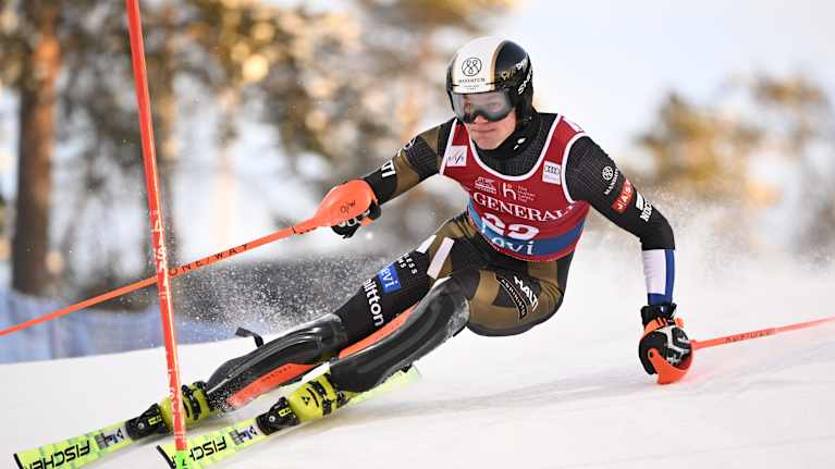 Suomen Eduard Hallberg pujottelukisassa Levillä marraskuussa 2025.