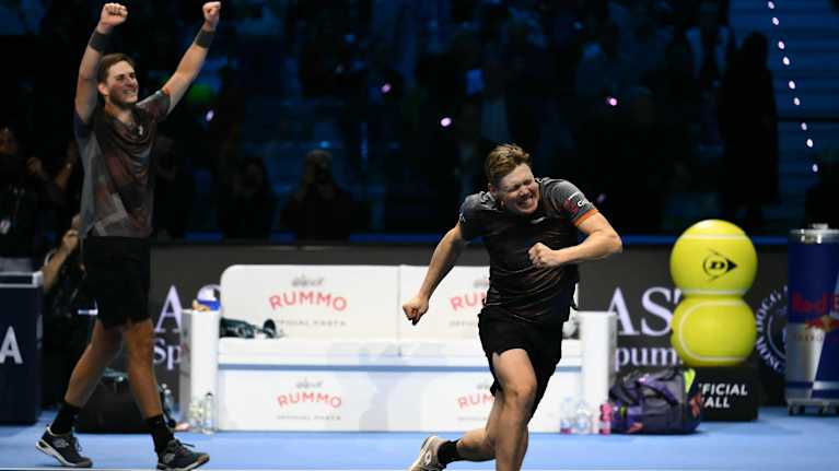 Harri Heliövaara ja Henry Patten juhlimassa voittoa.