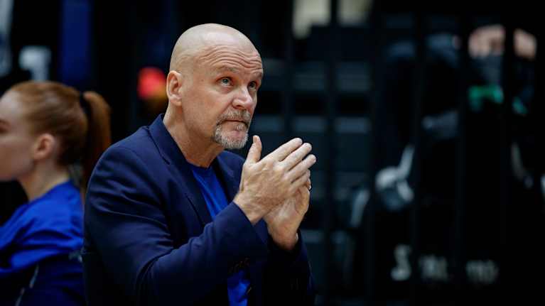 Pekka Salminen lähikuvassa.