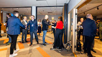 Ihmiset verkostoituvat.