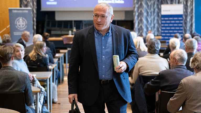 Mihail Hodorkovsk vierailemassa Tukholman kauppakorkeakoulussa.