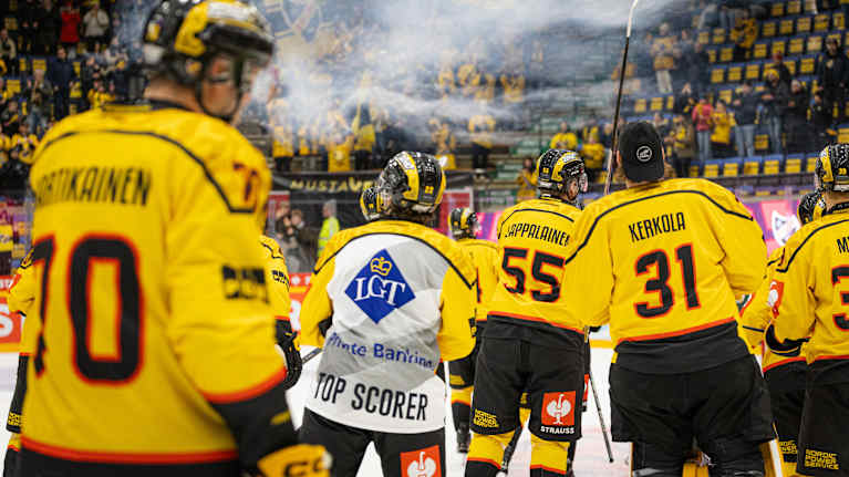 KalPa juhlii Zürich Lionsia vastaan.