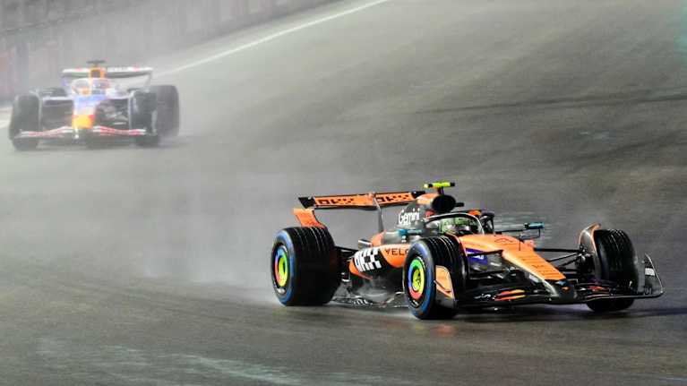 Lando Norris på en blöt bana.