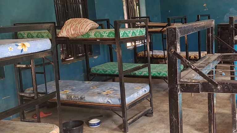 Huone, josta nigerialaiset tytöt siepattiin.