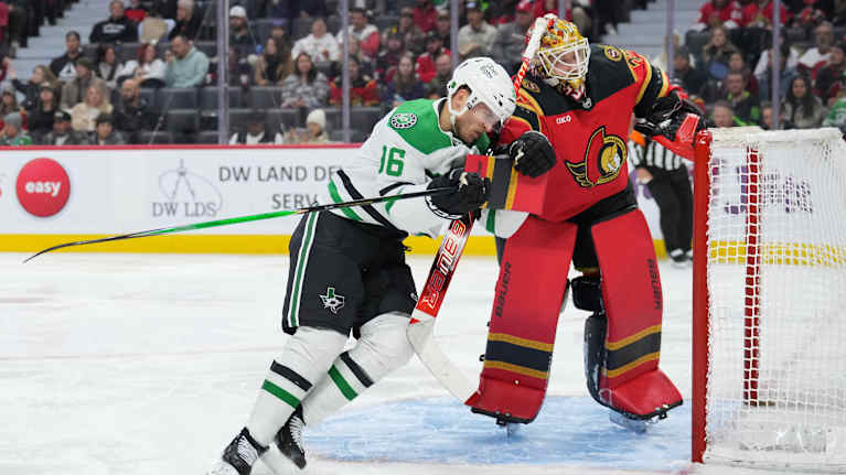 Mikko Rantanen ja Ottawa-vahti Linus Ullmark.