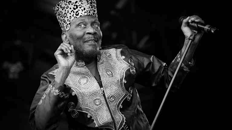 Jimmy Cliff mustavalkoisessa kuvassa.