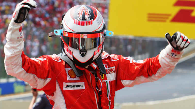 Kimi Räikkönen tuuletti mestarina 2007.