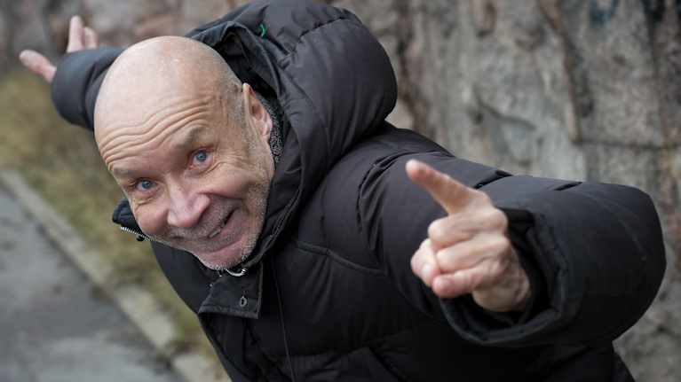 Ympäristötaiteilija Markku "Sika" Puustinen. 