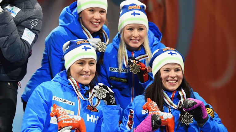 Aino-Kaisa Saarinen ja Krista Pärmäkoski.