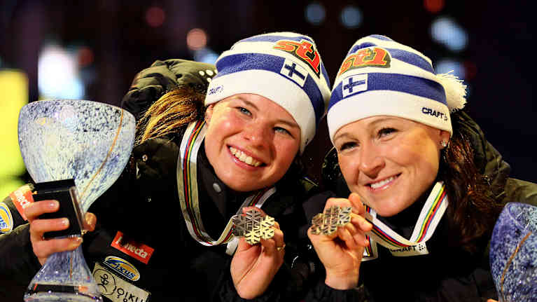 Aino-Kaisa Saarinen ja Krista Pärmäkoski.