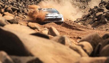 Martins Sesks säkenöi ja pudotti Sami Pajarin kolmanneksi – Yle seuraa Saudi-Arabian MM-rallia | Urheilu