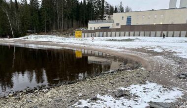 Näsijärvi voi jäätyä puoli metriä normaalia alemmas – katso, miten matalalla vesi on nyt Tampereen rannoilla | Pirkanmaa