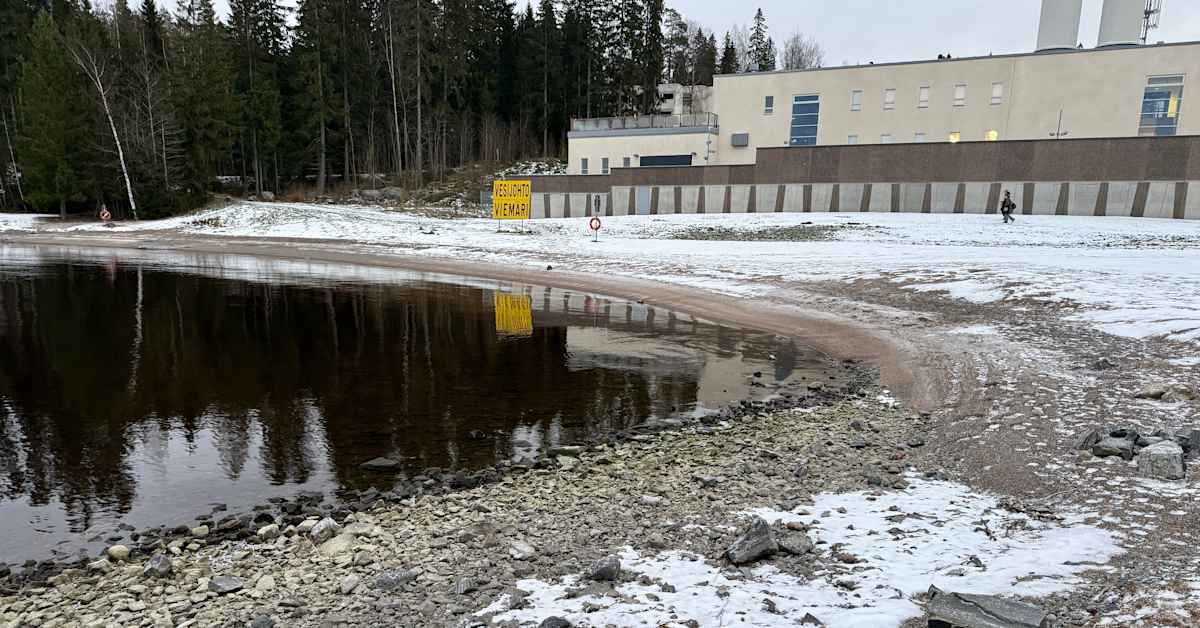 Näsijärvi voi jäätyä puoli metriä normaalia alemmas – katso, miten matalalla vesi on nyt Tampereen rannoilla | Pirkanmaa