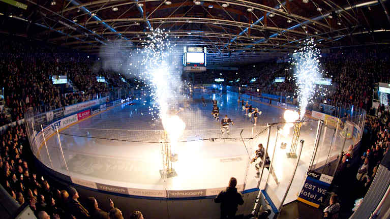 Kärpät luistelee jäälle.