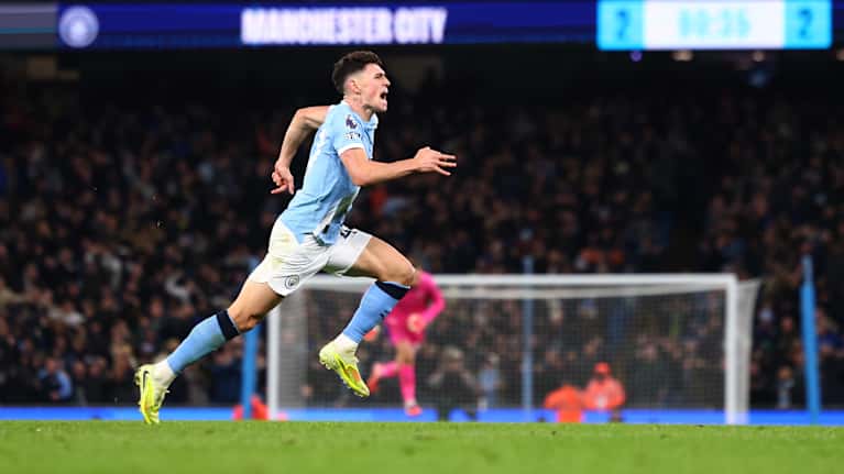 Phil Foden tuuletti maalia Leedsiä vastaan.