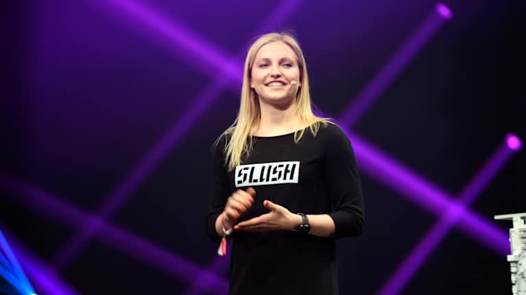 Marianne Vikkula puhuu Slushin avajaistilaisuudessa helsingin Messukeskuksessa.