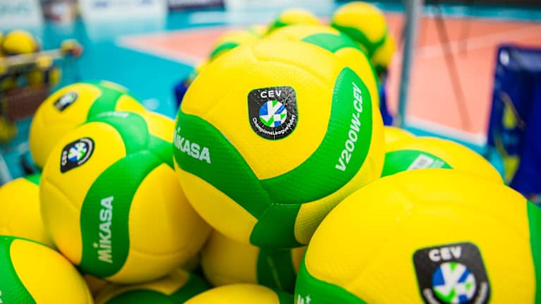 Virallisia Lentopallon Mestarien liigan palloja toimitettiin Sastamalaan 30 kappaletta VaLePan ja Draisma Dynamo Apeldoornin kohtaamista varten.