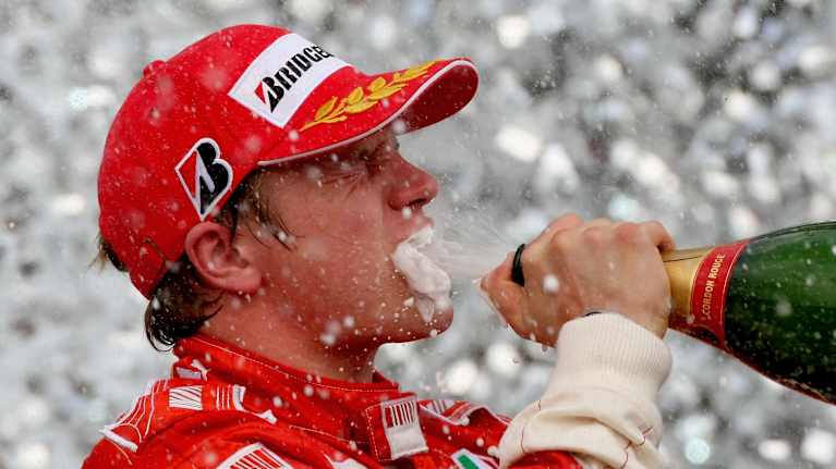 Kimi Räikkönen juhlii mestaruutta 2007
