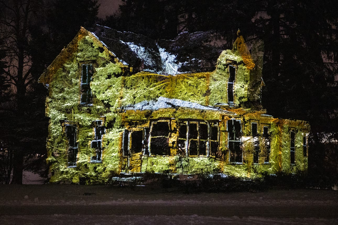 Lumo-festivaalin taideteoksia oli muun muassa Linnasaaressa, Hupisaarilla ja kaupungin keskustassa.