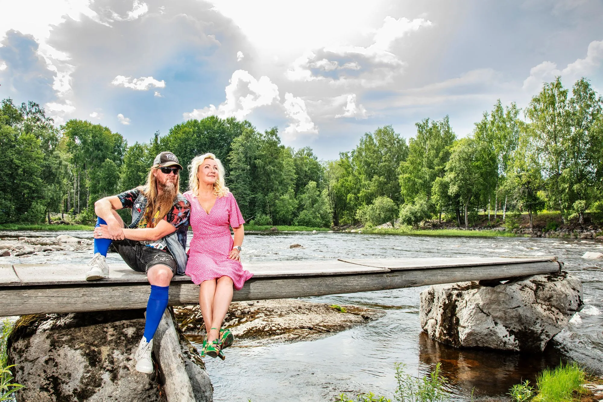 Teatteridebyytin tekevä Jouni kehuu vaimoltaan saamaansa tukea. ”Mari on antanut hyviä vinkkejä omaan ilmaisuuni. Tiedän, että näyttämölläkin hän ottaa minusta kopin, jos sattuisin tipahtamaan.” <span class="typography__copyright">© Harri Mäenpää</span>
