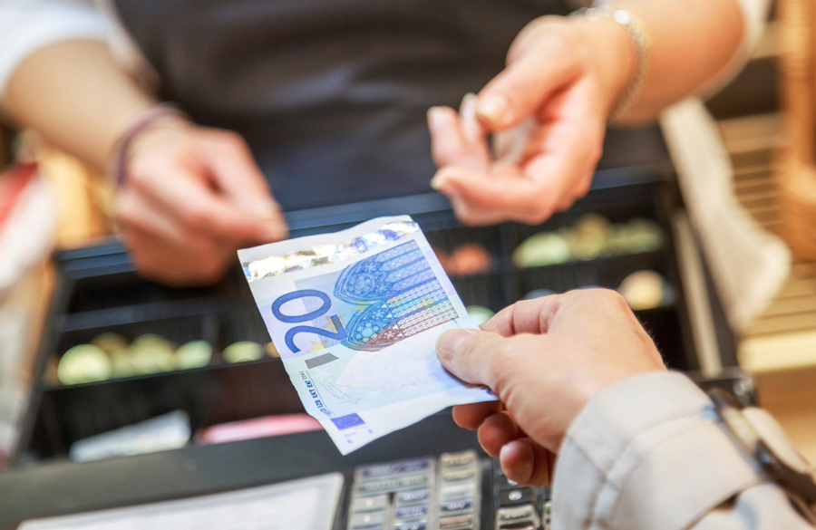 Nämä asiat eri tuloluokissa huolettavat – mihin ryhmään sinä kuulut?