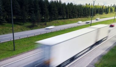 Rahoitus & kasvu -katsaus: Venäjän-viennin loppu osui pahiten pieniin yrityksiin, suurilla viejillä valmiudet muutoksiin paremmat – Voiko Ukraina korvata Venäjän-vientimarkkinan?