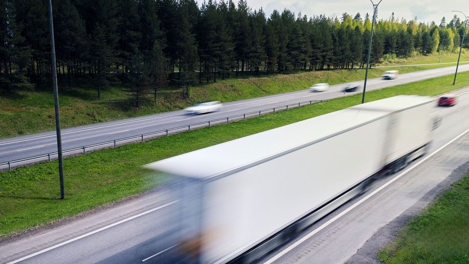 Rahoitus & kasvu -katsaus: Venäjän-viennin loppu osui pahiten pieniin yrityksiin, suurilla viejillä valmiudet muutoksiin paremmat – Voiko Ukraina korvata Venäjän-vientimarkkinan?