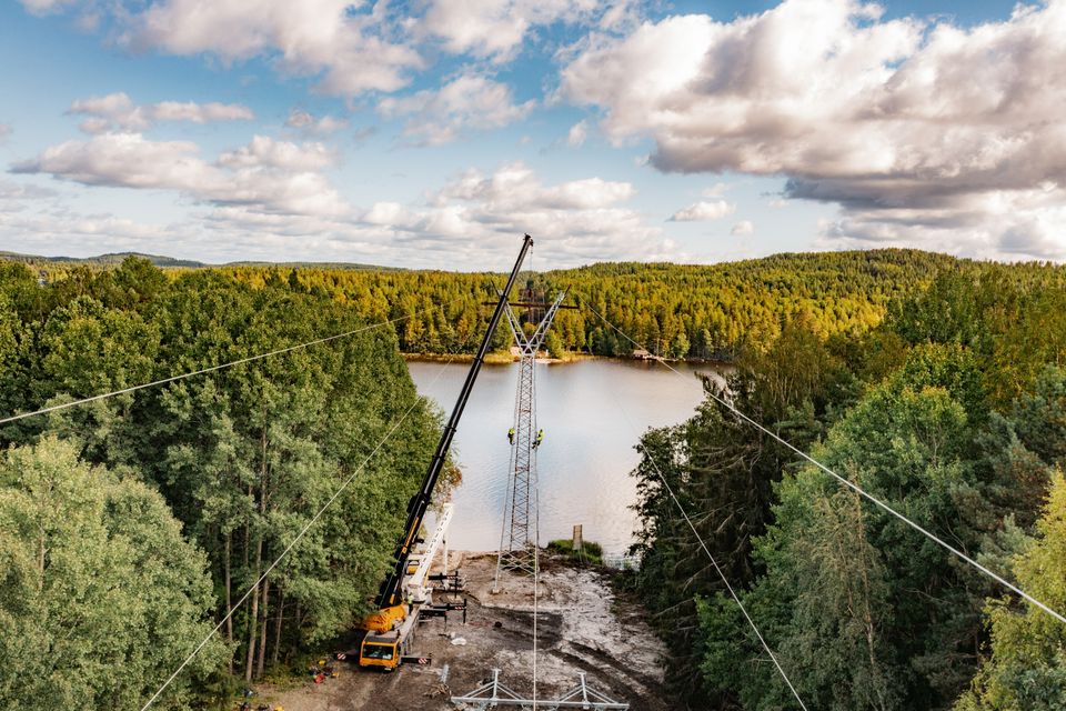 Järvilinjan vahvistaminen etenee – voimajohtoyhteys Kajaanista Lapinlahdelle valmistui