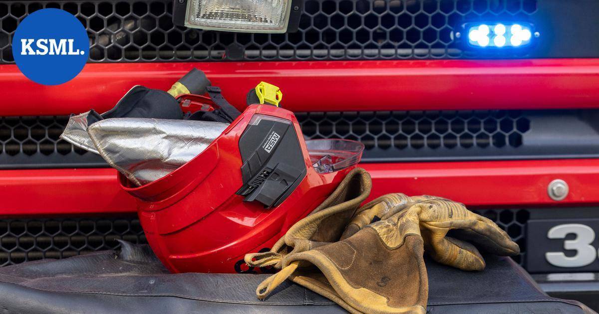 Puukuormaa hakenut kuorma-auto kaatui kenolleen Jämsässä ja aiheutti polttoainevuodon | Keski-Suomi