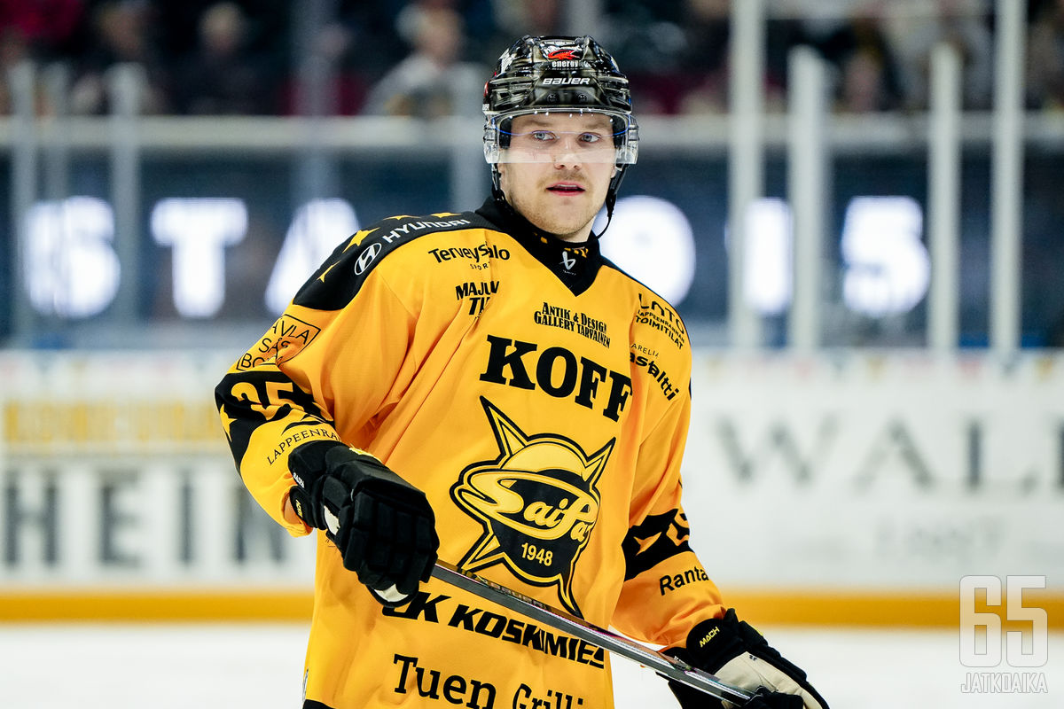 Emil Kuusla pääsee pelaamaan nyt SaiPan ykkösketjussa.