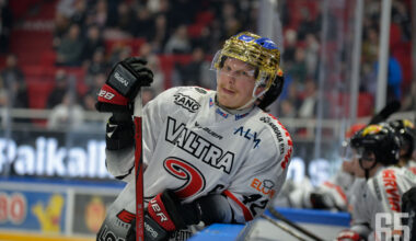 Teemu Eronen ei ole tällä kaudella ehtinyt juurikaan kaukaloon asti.