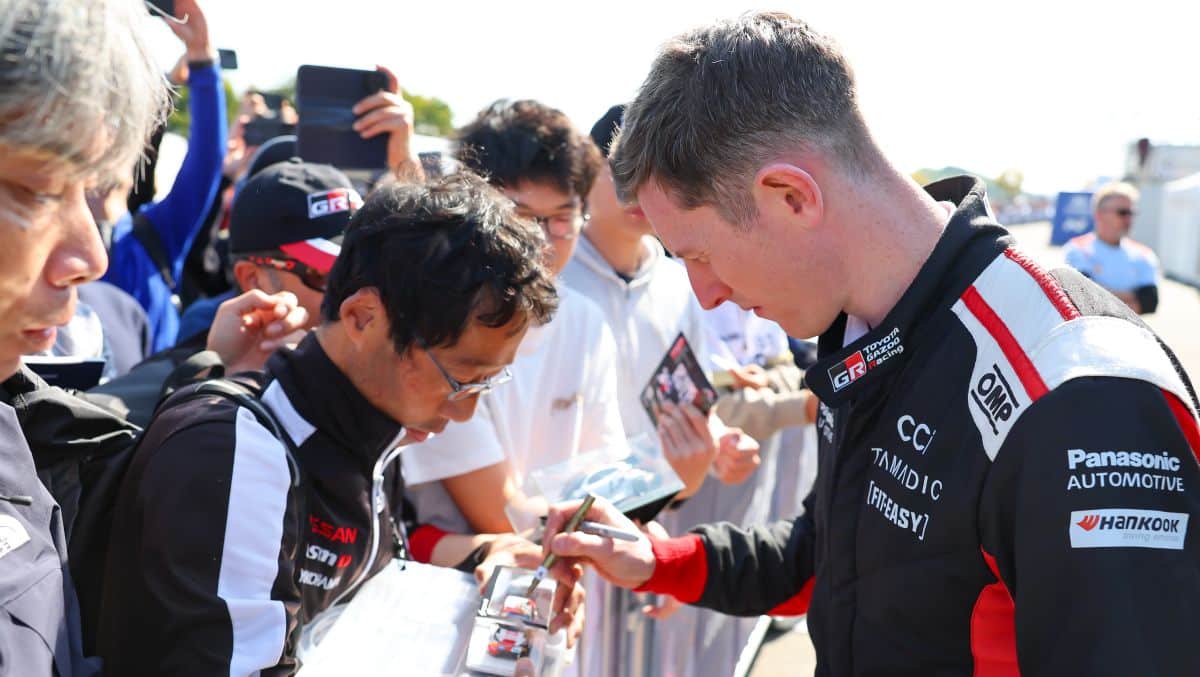 Joko Sebastien Ogier pääsi tallikaverinsa ihon alle? - "Mitä enemmän puskemme sitä hitaampia olemme"