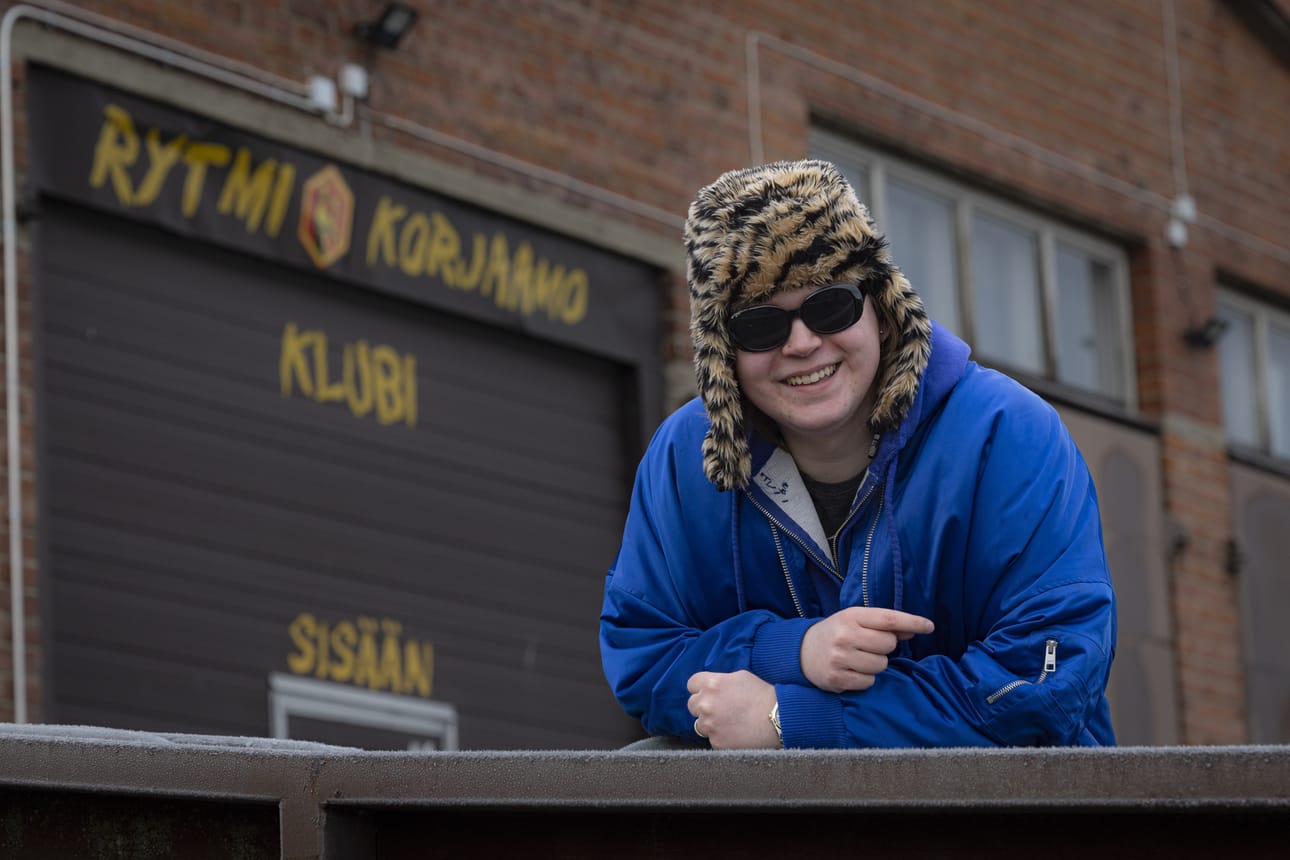 PiDE on yksi nuorista artisteista, jonka seurassa hyväntuulisuus tarttuu herkästi. Alan portinvartijoita ajatellen hän on sekä silmällä pidettävä että elinvoimainen tapaus.