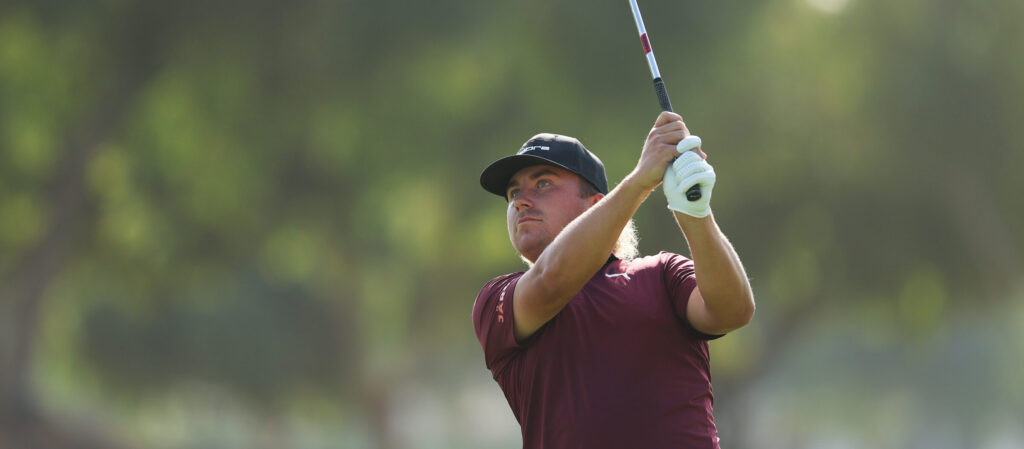 Bunkkereita pöllytellyt Oliver Lindell paineli par-tahdissa DPWT-finaalin avauspäivänä