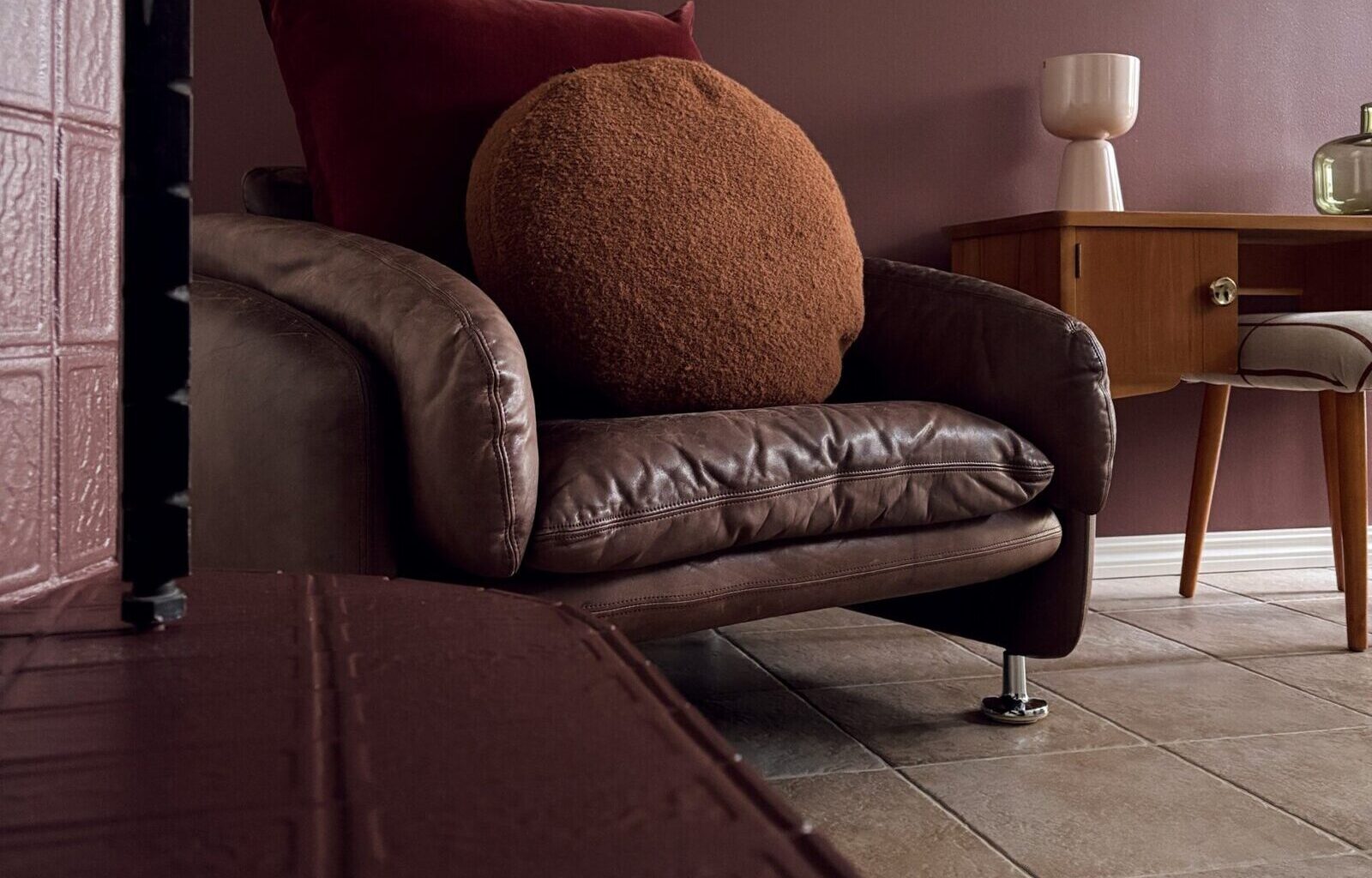 Saara sisustaa 70-luvulle uskollisella tyylillä: 'Suomalainen muotoilu oli silloin huipussaan'