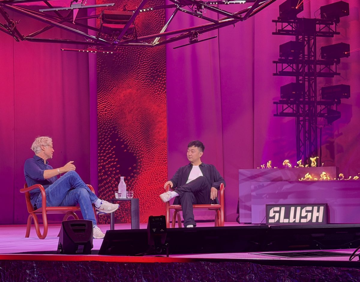 Nothingin perustaja ja toimitusjohtaja Carl Pei keskusteli yhtiöön sijoittaneen GV:n Tom Hulmen kanssa Slush 2025 -tapahtumassa.