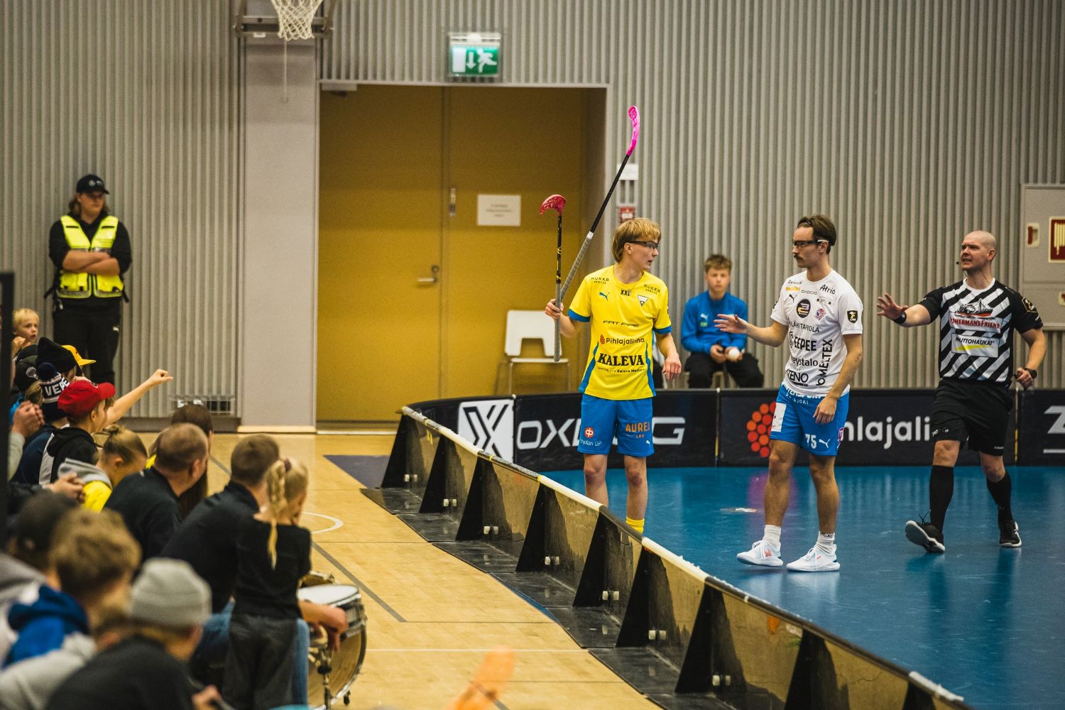 Savela filmasi ja joutui somessa sanaharkkaan maajoukkuekapteenin kanssa: ”Mieluummin negaa kuin ei mitään”