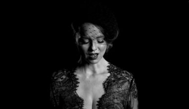 Tunnistatko? Tämä upeaääninen ja kaunis suomalaissuosikki tekee perjantaina come backin!