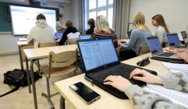 Avaus: Kännykkäkielto myös toiselle asteelle