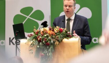 Kaikkonen tarjoutuu pääministeriksi – "Punasinihallituksen vaara on todellinen"