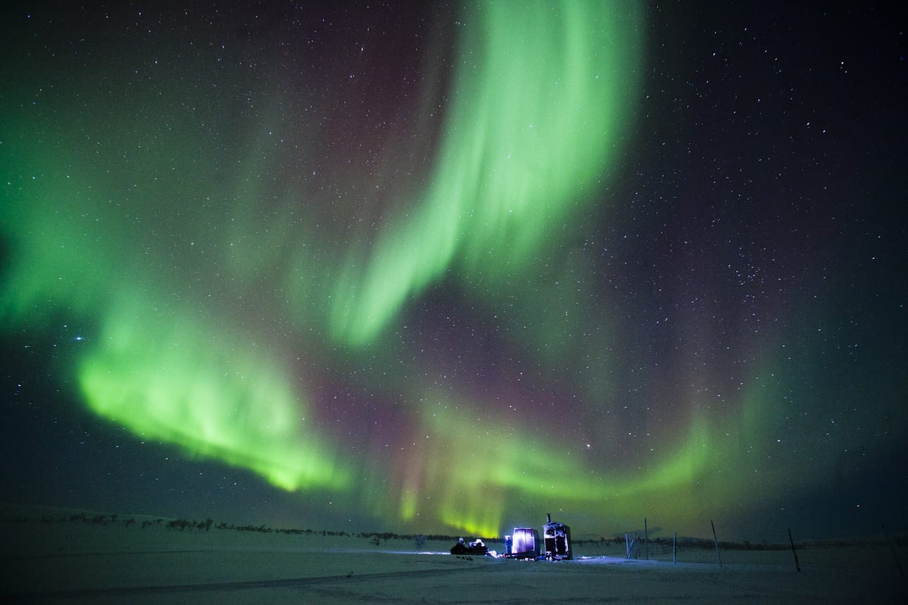 Geomagneettinen aktiivisuus on yltynyt voimakkaaksi myrskyksi. Se tietää revontulia, jotka yltävät eteläänkin asti.