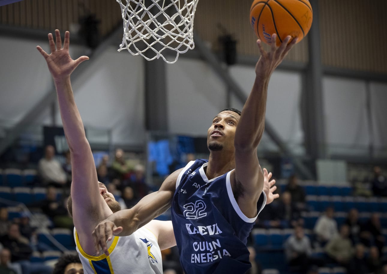 Kyle Johnson nosti ACO Basketin voittokorin ToPoa vastaan vain 0,2 sekuntia ennen summeria.
