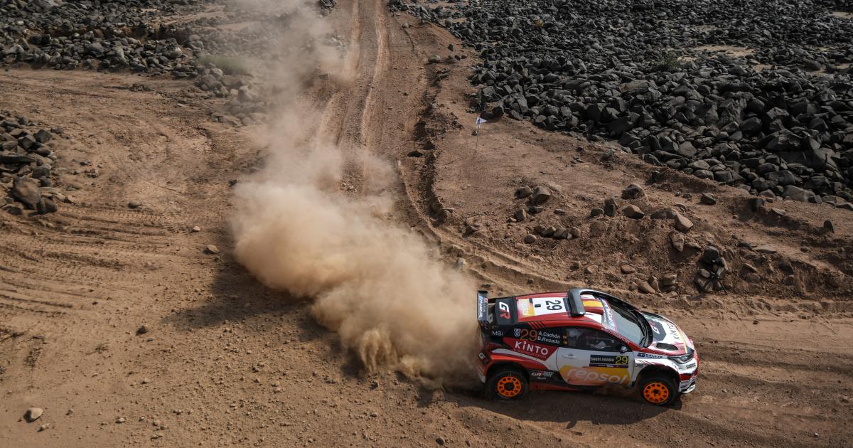 MM-rallissa raju rysäys: kuljettajapari sairaalaan