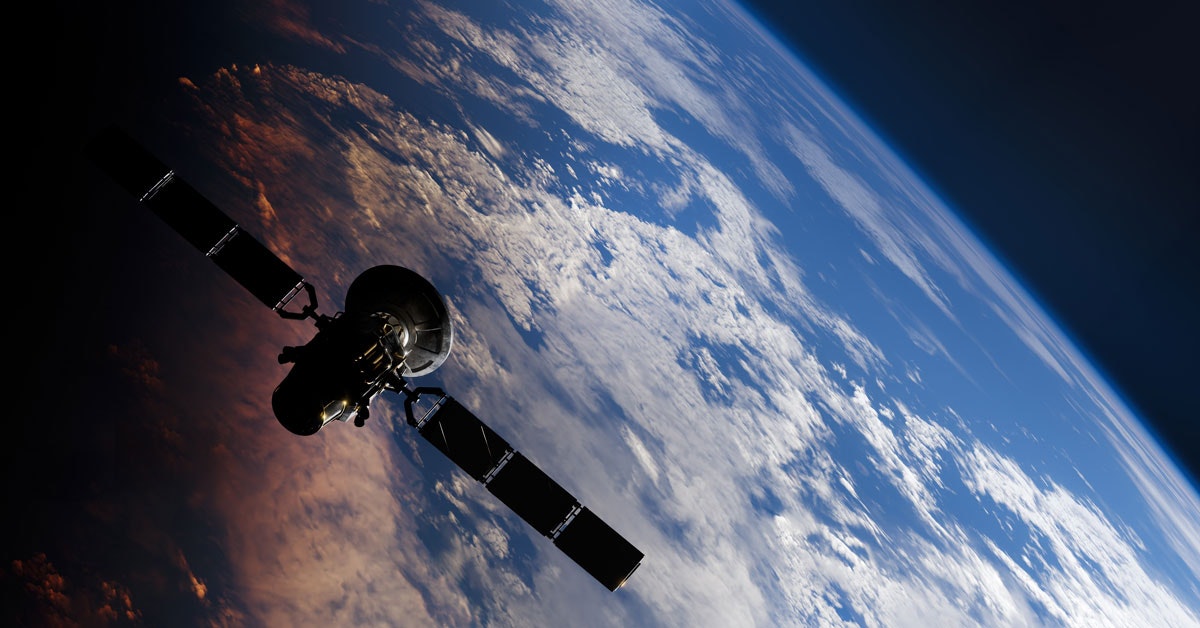 Maan pinta heijastaa väehmmän auringonvaloa kuin ennen