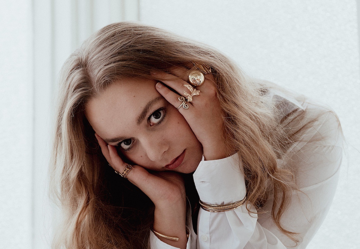 "Ilman ystäviäni en olisi koskaan uskaltanut antaa itseni unelmoida musiikin tekemisestä" – haastattelussa Silva Emilia